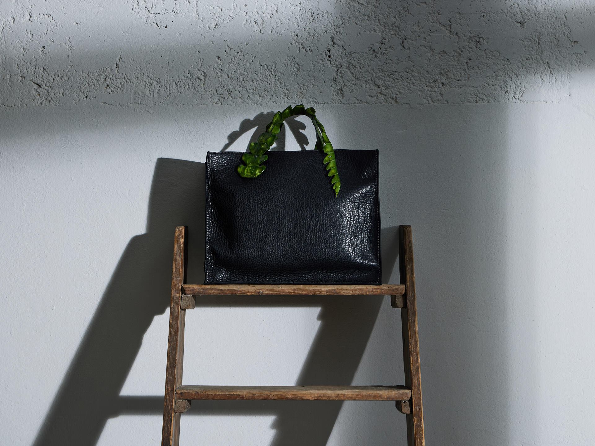 NORA - Black & Basil